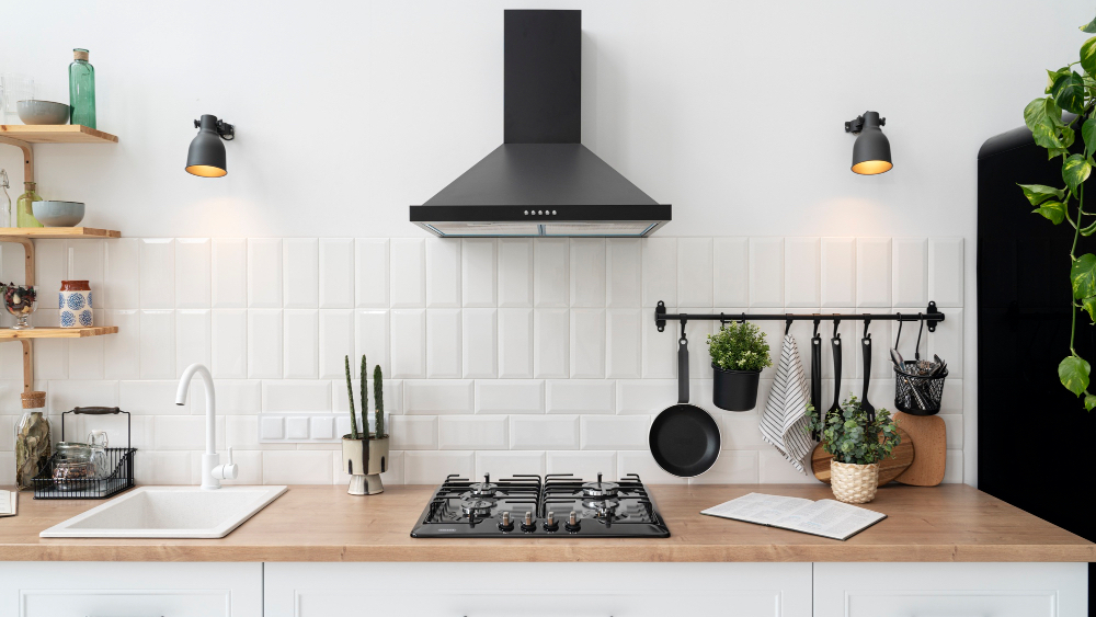 Чистота на кухне: как отмыть вытяжку от жира