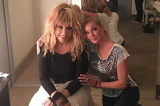 Волочкова рассказала, что продолжает общаться с Пугачевой