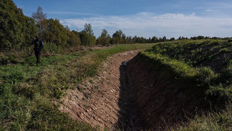 Эстония начала копать противотанковые рвы на границе с Россией