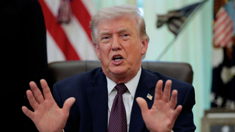 Харрис обвинила Трампа в попытках отвлечь внимание от дела Эпштейна