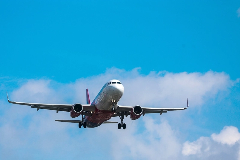 Иран частично возобновил полёты гражданской авиации