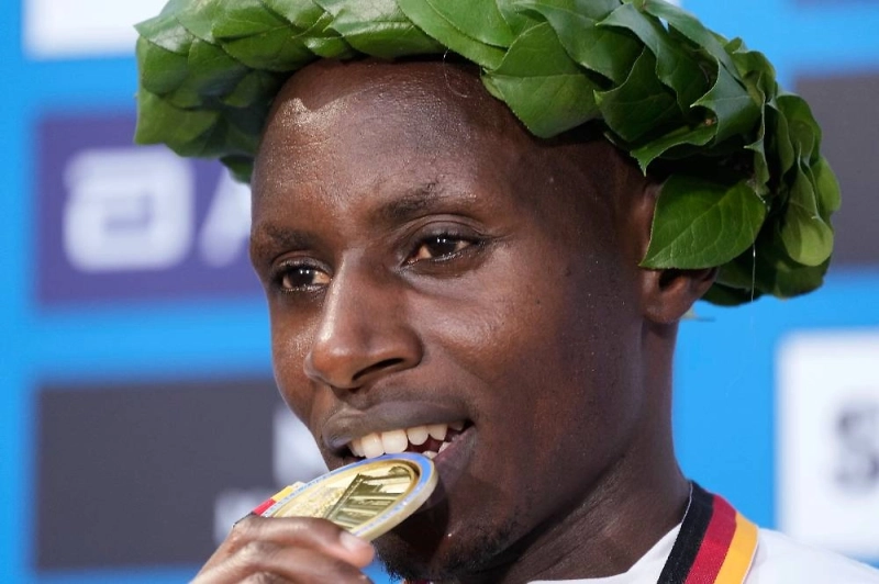 Кениец Саве первым в истории выбежал из двух часов на Лондонском марафоне