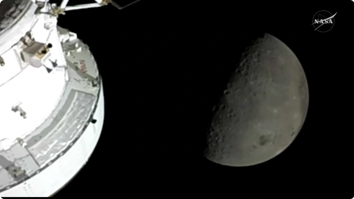 Курс на Землю: корабль «Орион» с экипажем миссии «Артемида-2» успешно облетел Луну и движется домой