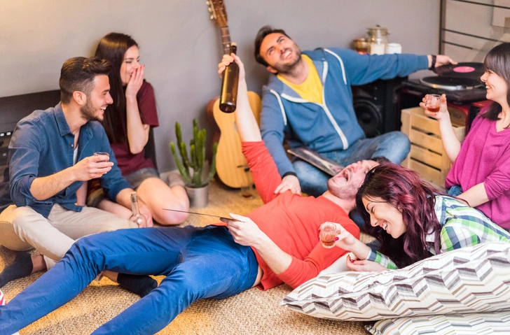 Ну мы еще немножко посидим: в некоторых отелях могут разрешить шуметь до 23:00