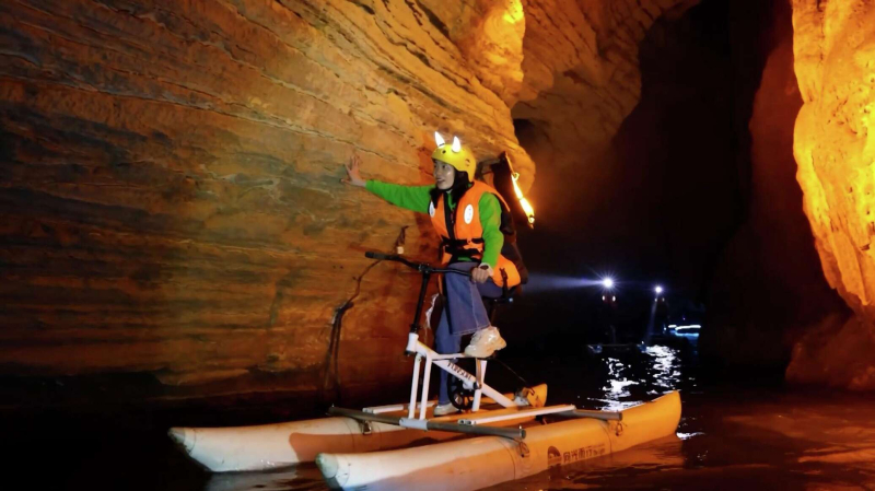 Подземная одиссея: как в Китае покоряют пещеры на гидровелосипедах (видео)