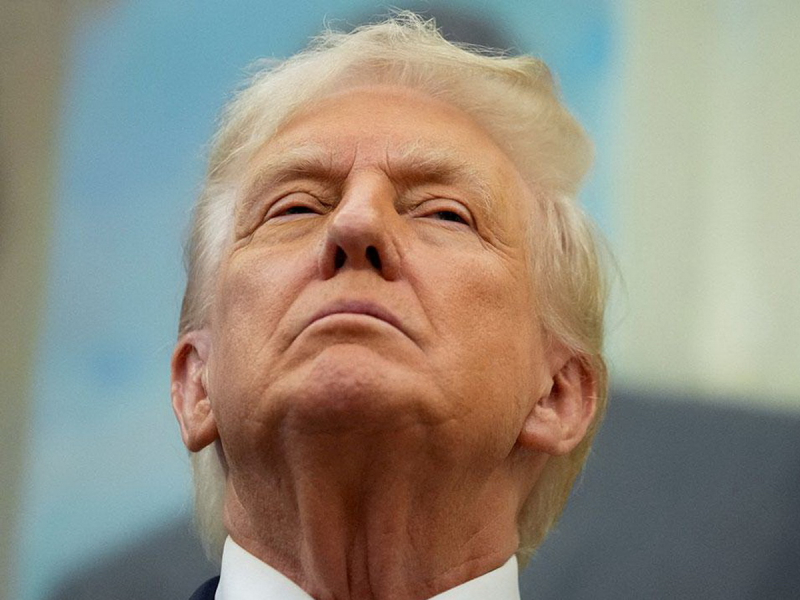 «Си Цзиньпин обнимет меня крепко»: Трамп «ради Китая и мира» снял блокаду Ормузского пролива