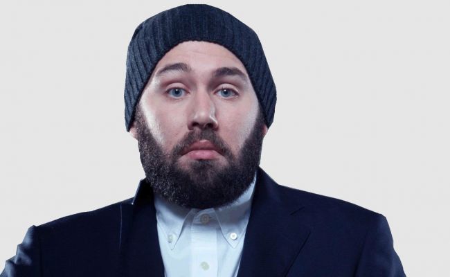 Скандалившего с пенсионерами в Израиле комика готовы объявить в розыск