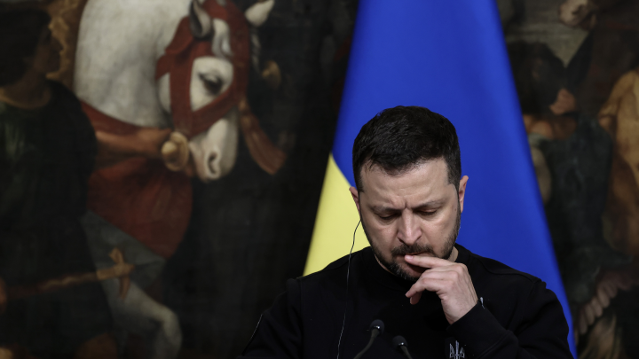 Теперь понятно, почему король Швеции демонстративно не пожал руку Зеленскому. Русские объяснили: «На опыте»