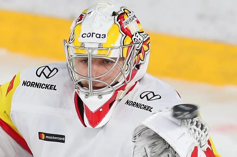 В Латвии могут лишить лицензии экс-вратаря «Амура» Калниньша