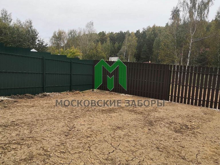 Что лучше для забора- евроштакетник или профнастил