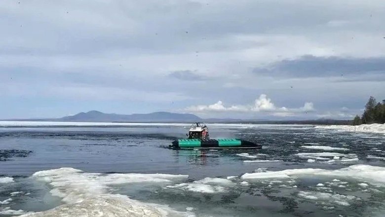На Байкале перевернулся катер: четверо пропали без вести