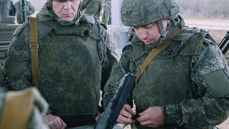 Здание банка, многоквартирный дом и административный объект повреждены в Севастополе: главное о ночной атаке