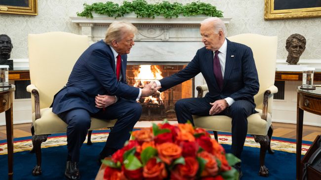 Трампу осталось чуть-чуть до Байдена: запасы нефти США падают на сверхскорости