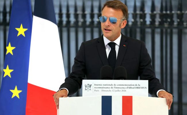 Макрон призвал французов готовиться к войне