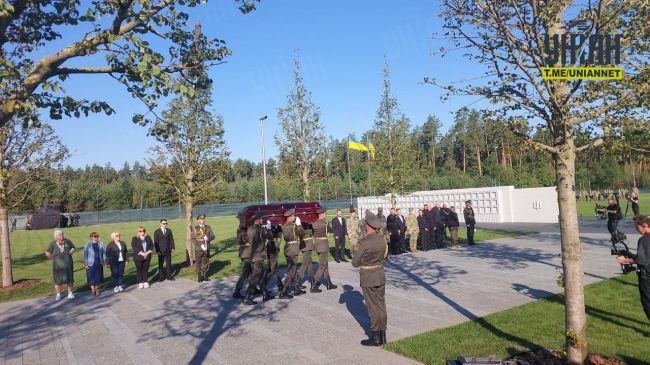 Могилы вымывает: Национальное военное кладбище под Киевом превратилось в реку
