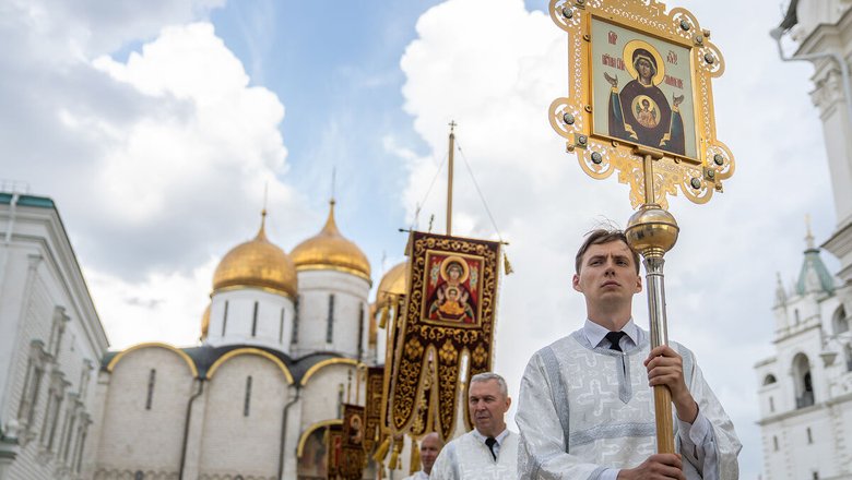 В России зафиксирован рост интереса общества к православной вере и ее символам