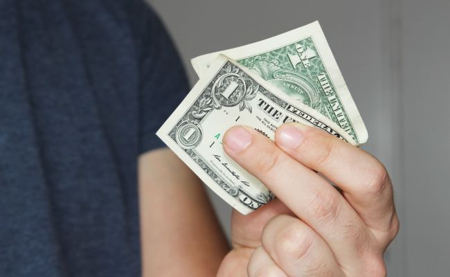 Американцы уверены, что Дональд Трамп ухудшил их финансовое положение