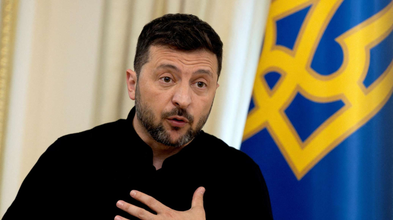 Цунами для государства: Зеленский снова отказался проводить выборы на Украине
