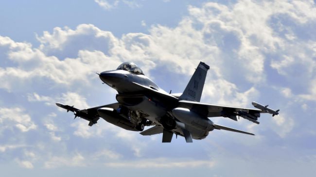 F-16 превратили в защищенный бомбовоз. Фото