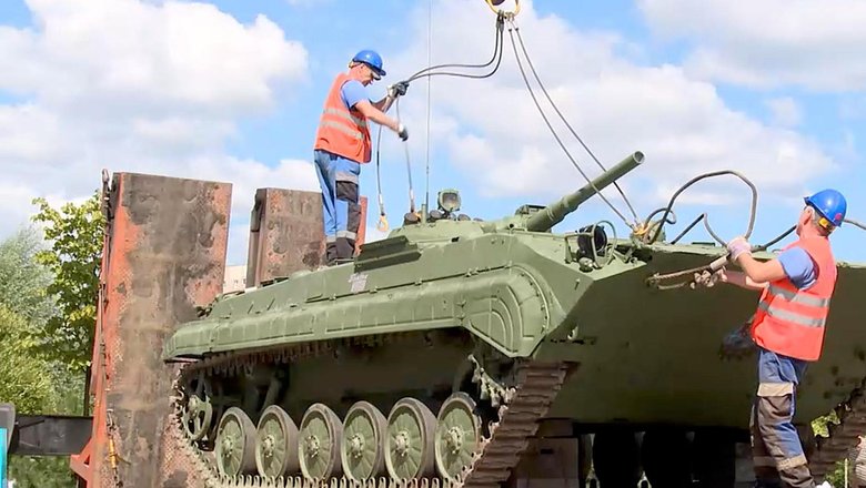 В Парке Боевого Братства в Петербурге установили боевую машину пехоты
