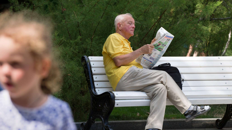 Мир стареет: отметившие 65-летие земляне впервые взяли верх над пятилетками