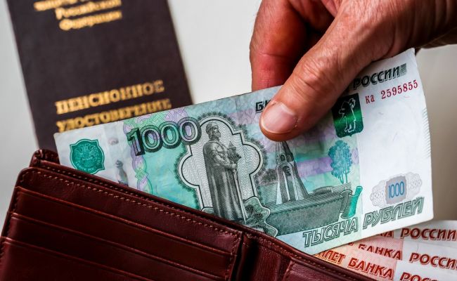 Пока генерал ВСУ Шведюк строит укрепрайоны, его семья получает деньги в России